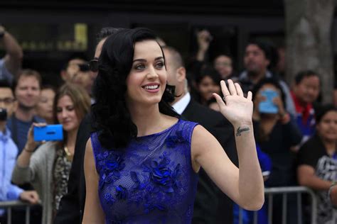 katy perry height|Katy Perry Height: How Tall is The American Singer。